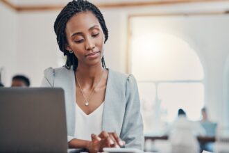 $45,000 a year is how much an hour?