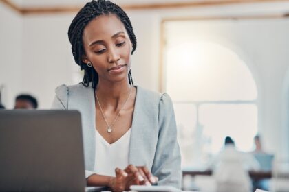 $45,000 a year is how much an hour?
