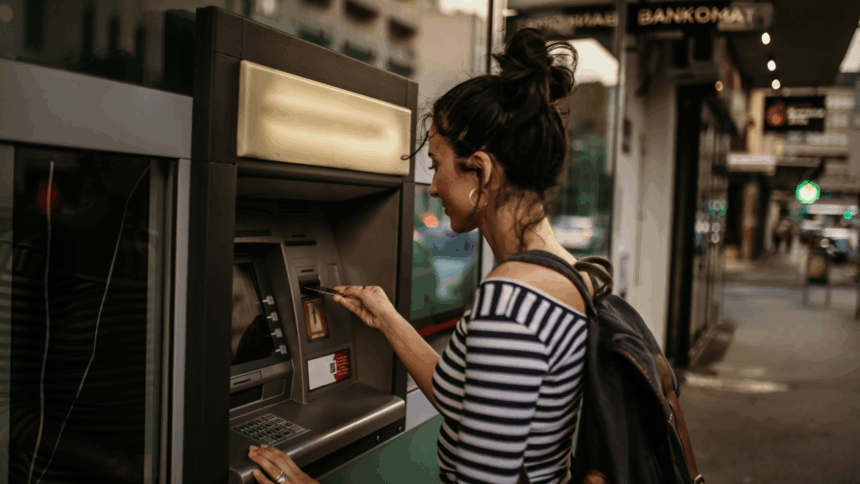 How to get cash from an ATM credit card