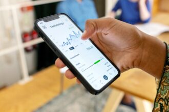 Pros and cons of money market accounts