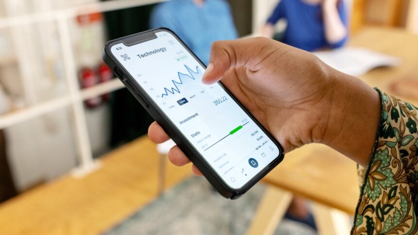 Pros and cons of money market accounts